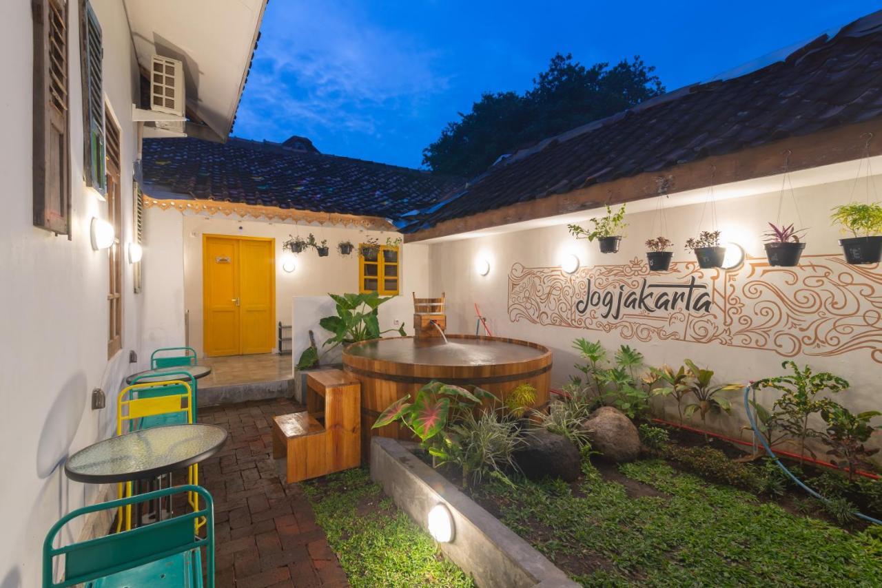 Wonderloft Hostel Jogja Yogyakarta Exteriör bild